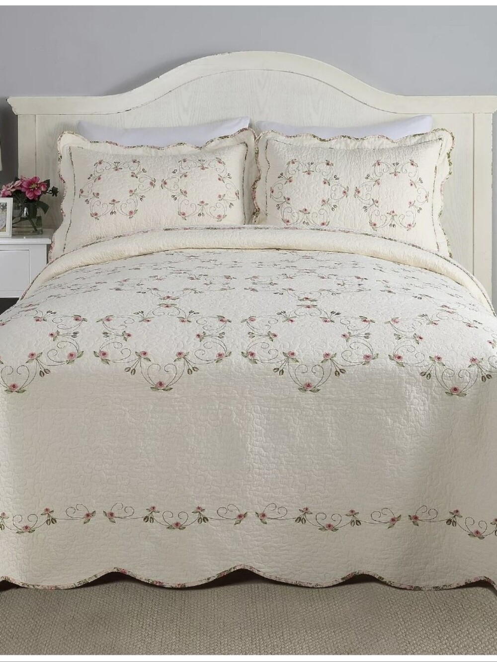 Modern Heirloom Full/Queen Felisa Quilt-  Beige